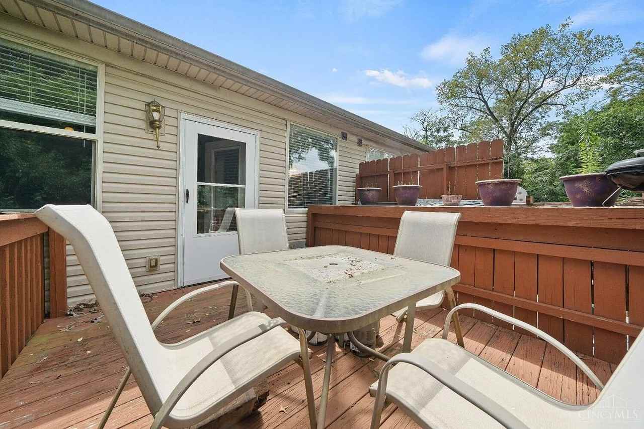 526 Clinton Springs Avenue - Photo 2 of 15