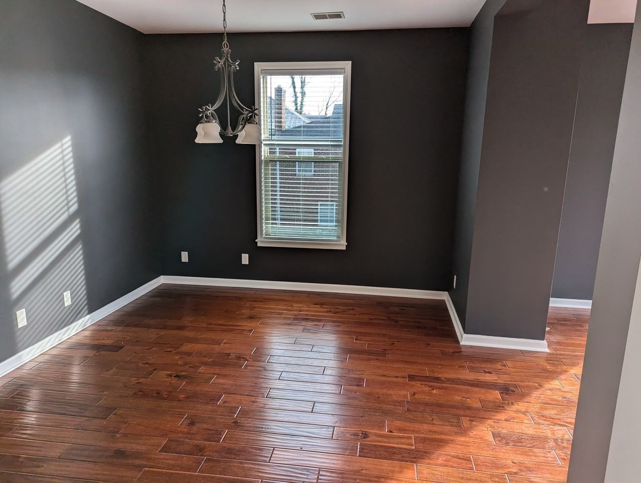526 Clinton Springs Avenue - Photo 4 of 15