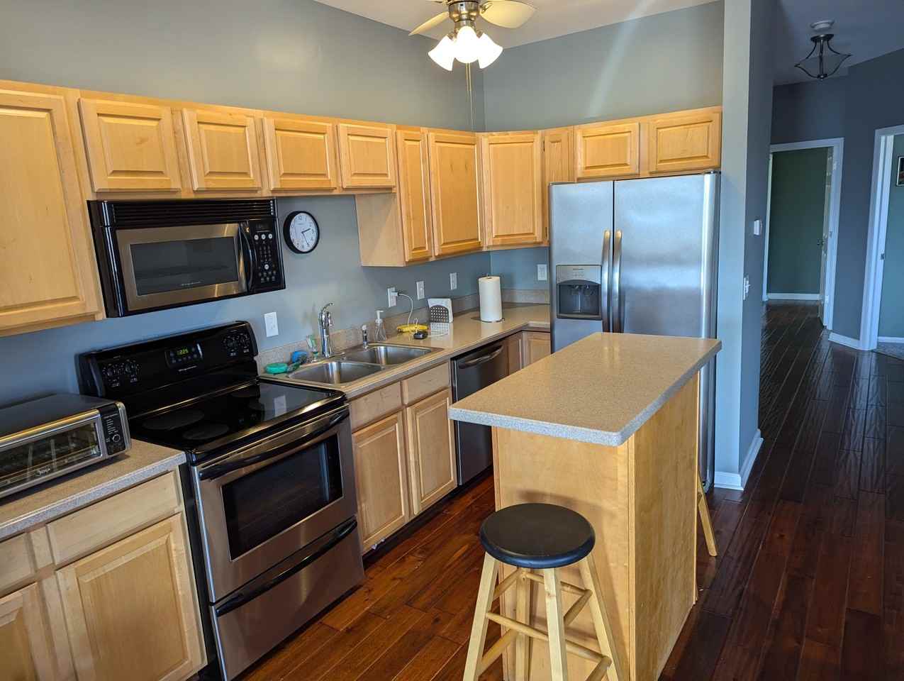 526 Clinton Springs Avenue - Photo 5 of 15
