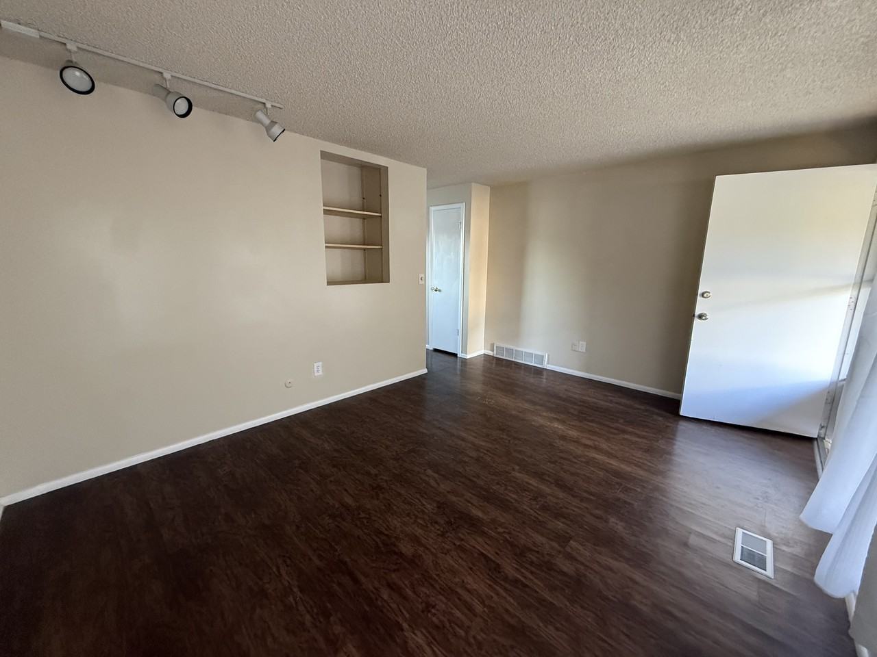8146 S. Pioneer St. - BB - Photo 5 of 14