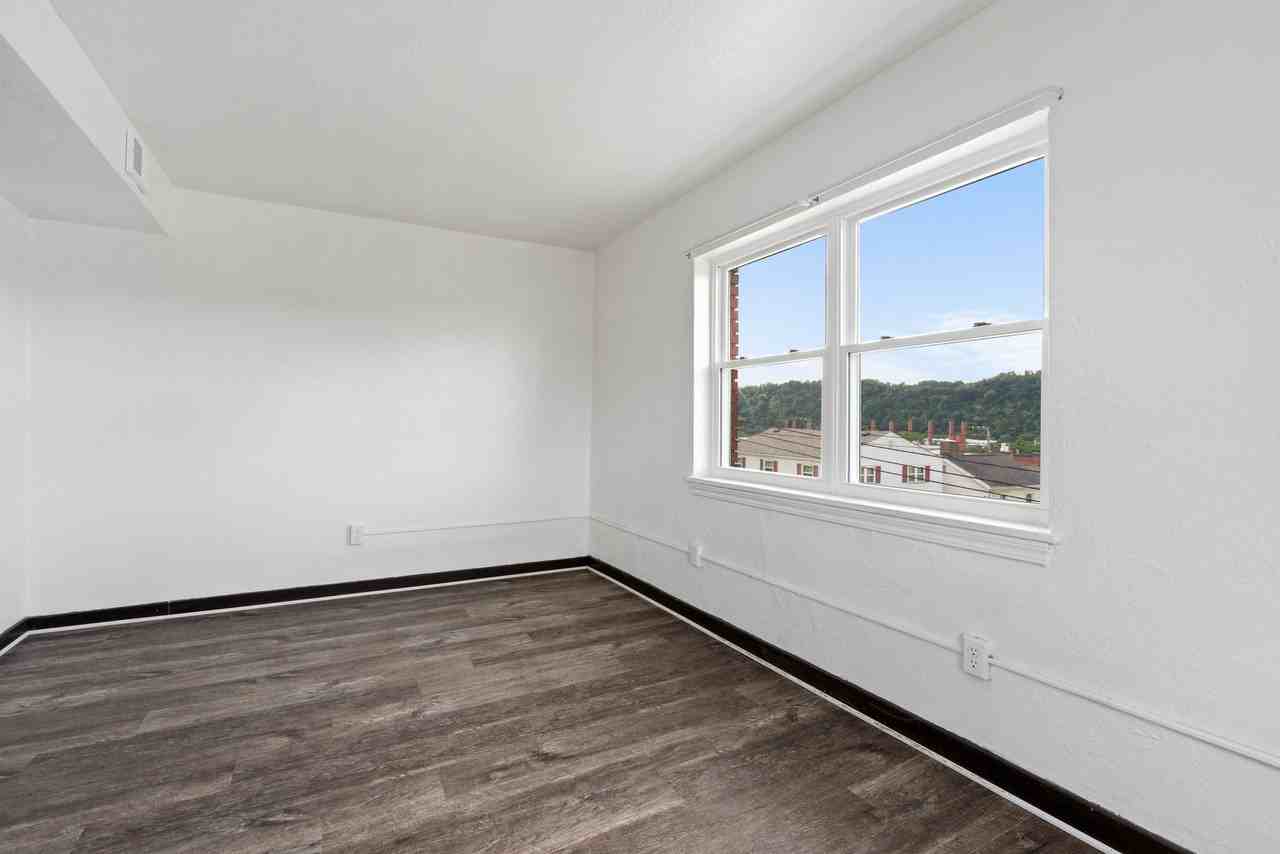 142 - 144 West 9th Avenue - Photo 7 of 14