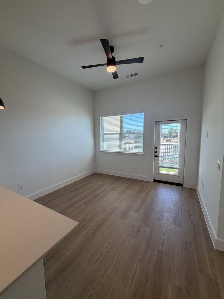 2211 E University Dr #9107 - Photo 4 of 8