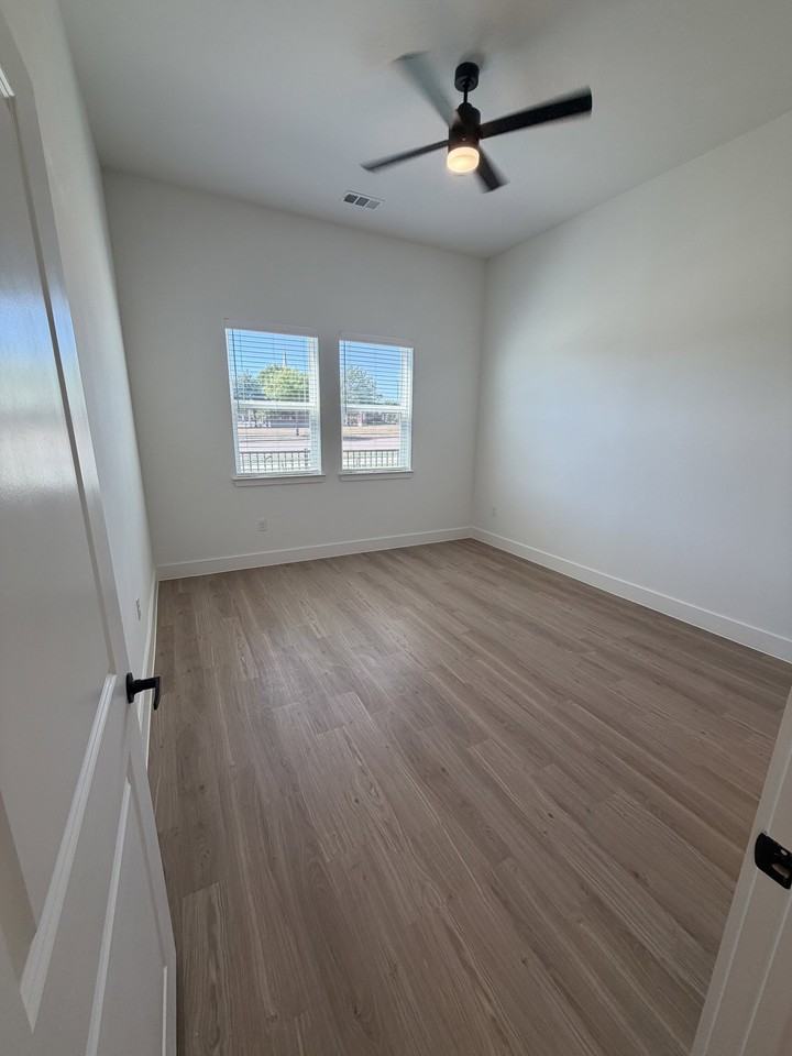 2211 E University Dr #9107 - Photo 5 of 8