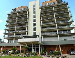 featured image of 220 W Alabama St