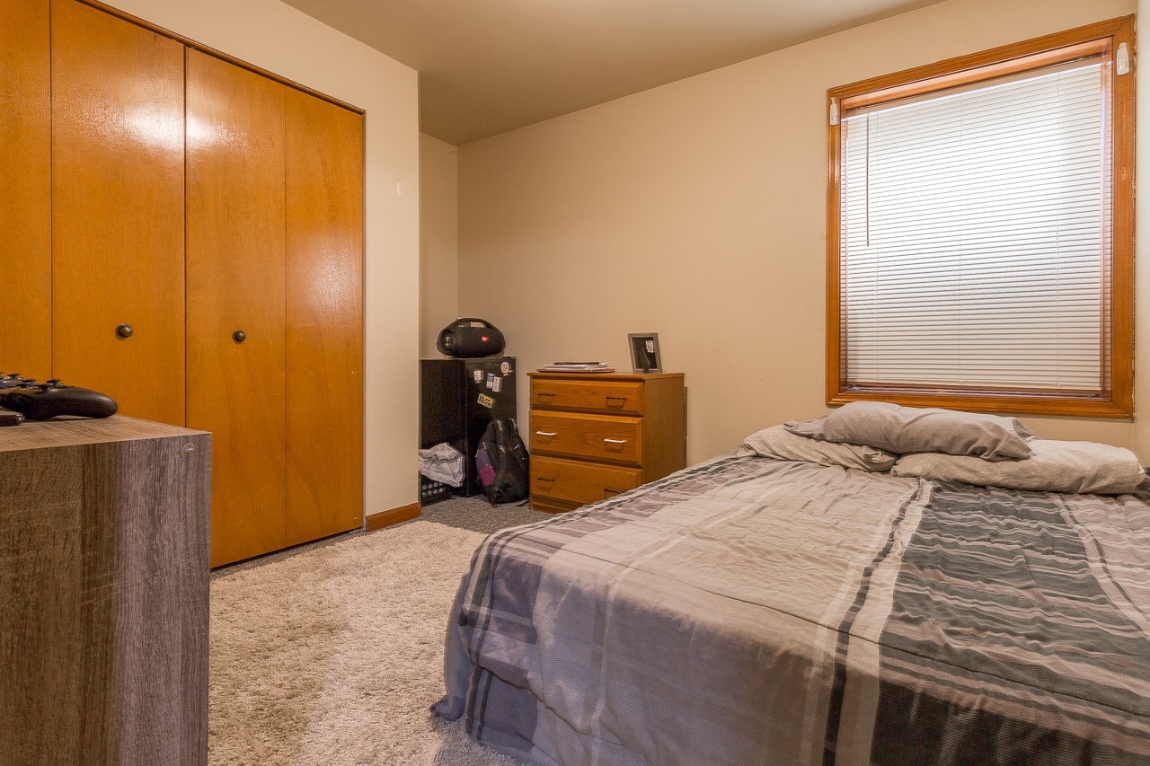 135 Langdon St - Photo 3 of 13