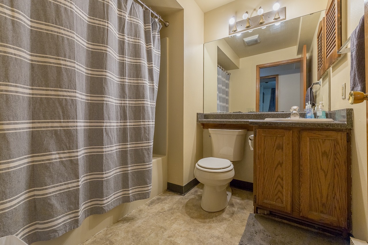 135 Langdon St - Photo 5 of 13