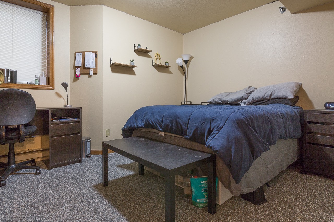 135 Langdon St - Photo 7 of 13