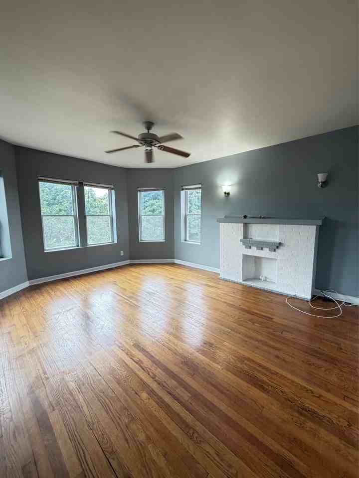 6920 South Vernon Avenue - Photo 2 of 11