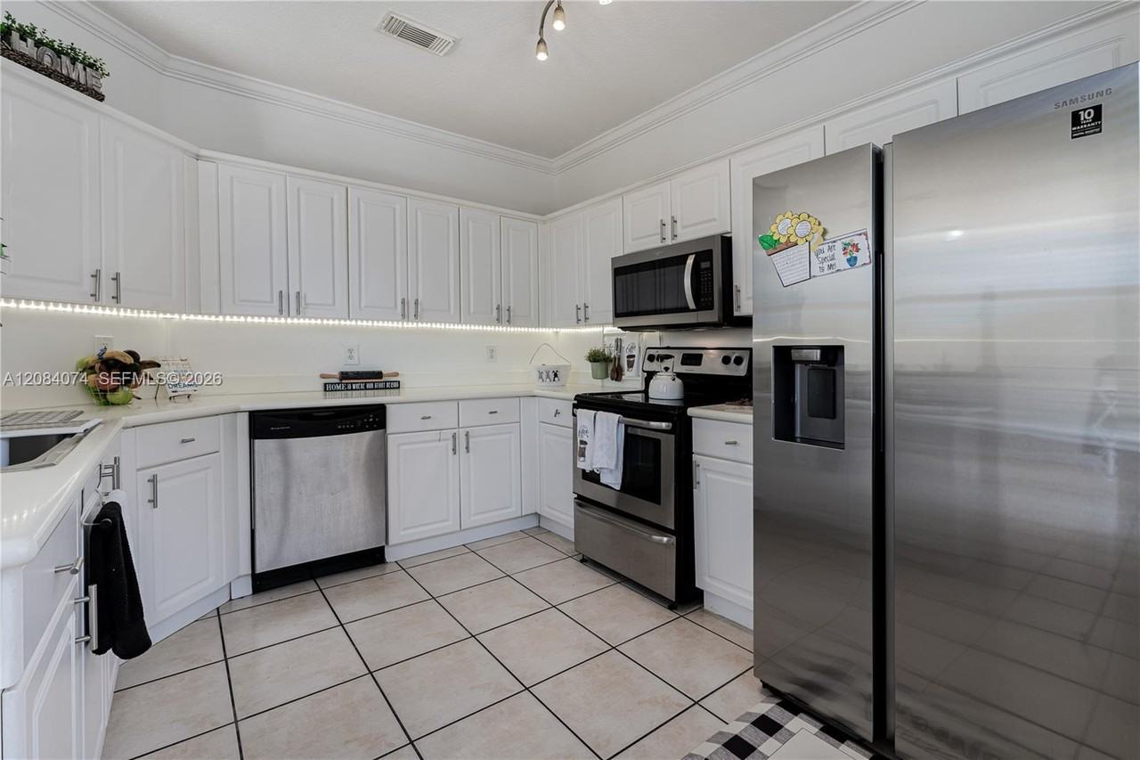 3119 Nw 101st Pl #3119 - Photo 2 of 5