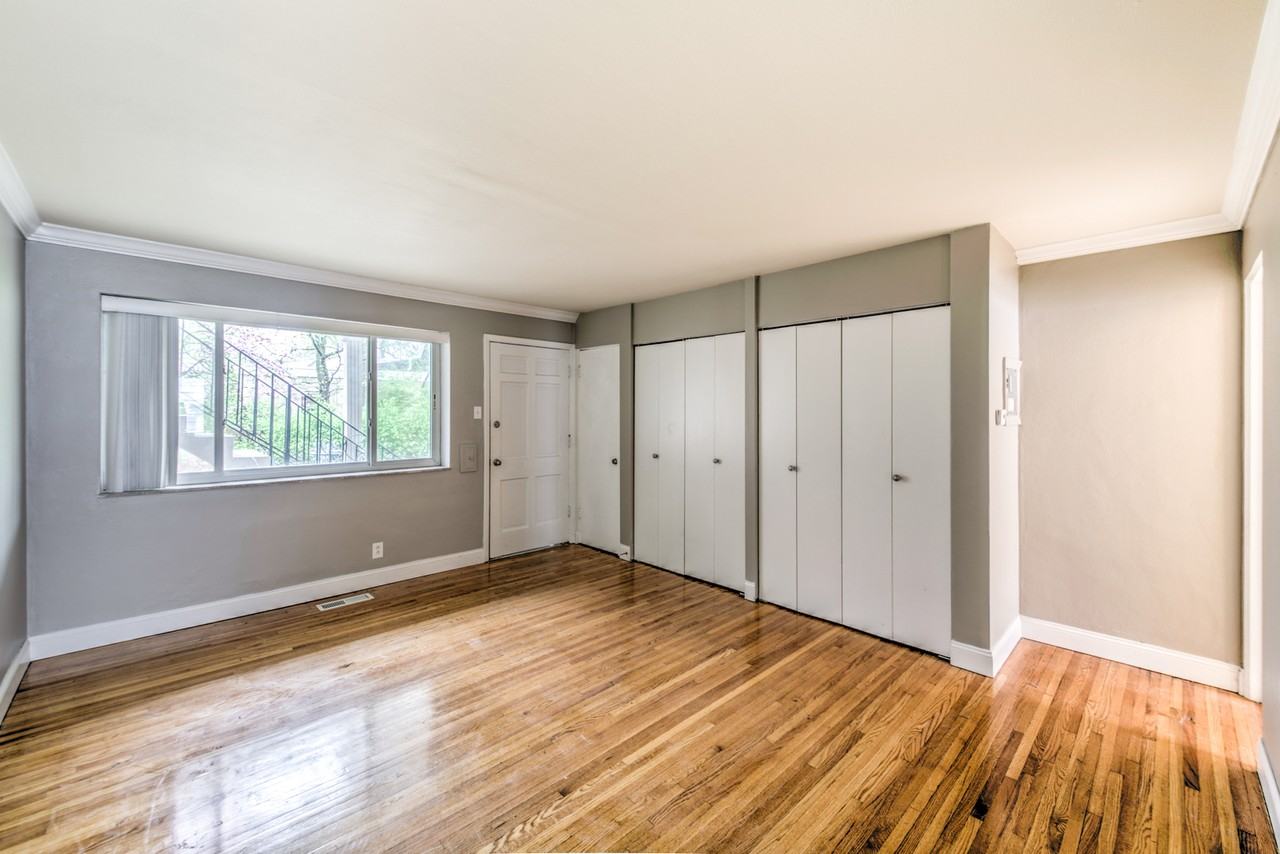 7848 Big Bend Boulevard - Photo 2 of 11