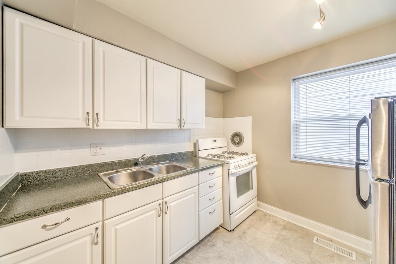 7848 Big Bend Boulevard - Photo 5 of 11