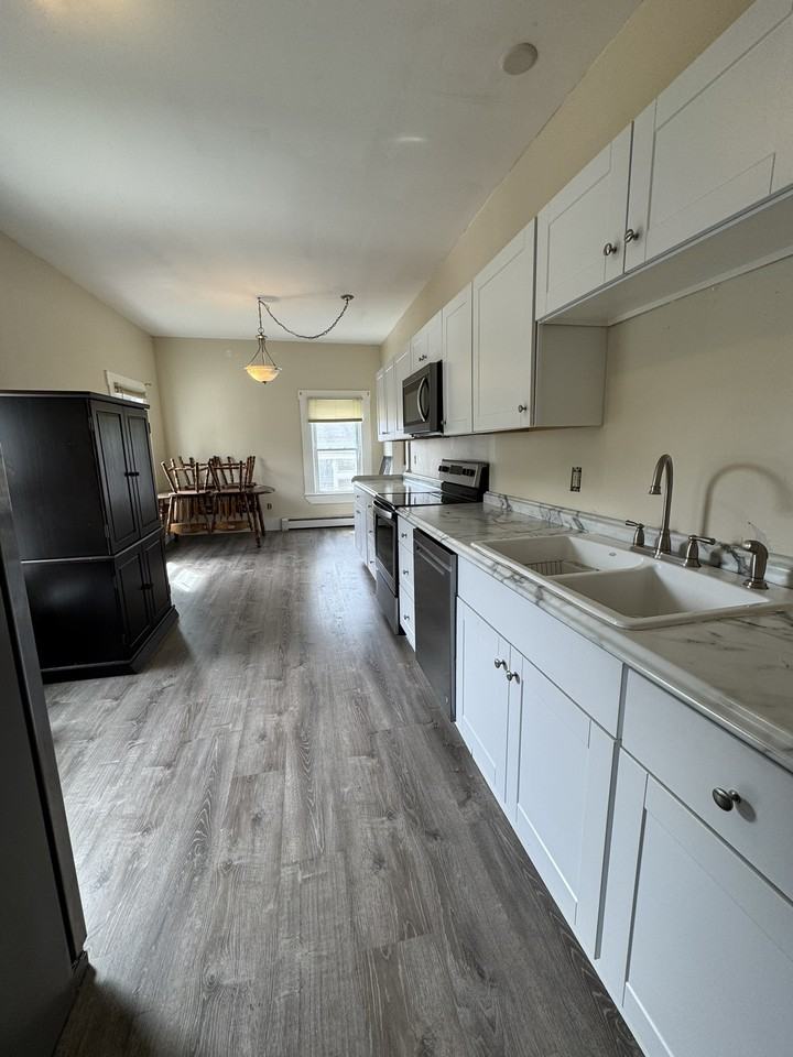240 State Street - Photo 3 of 13