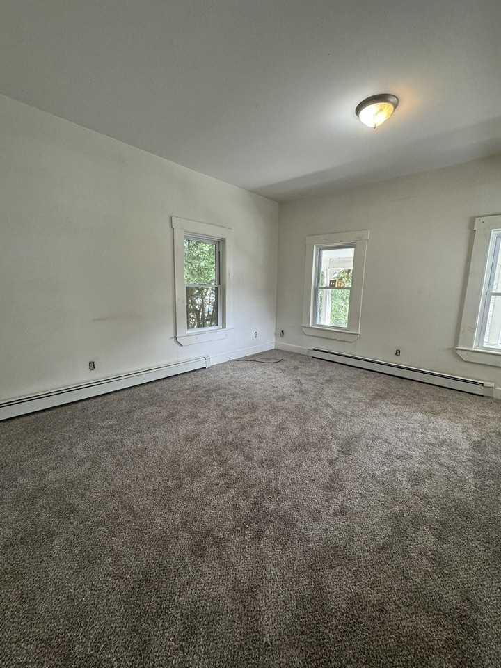 240 State Street - Photo 5 of 13