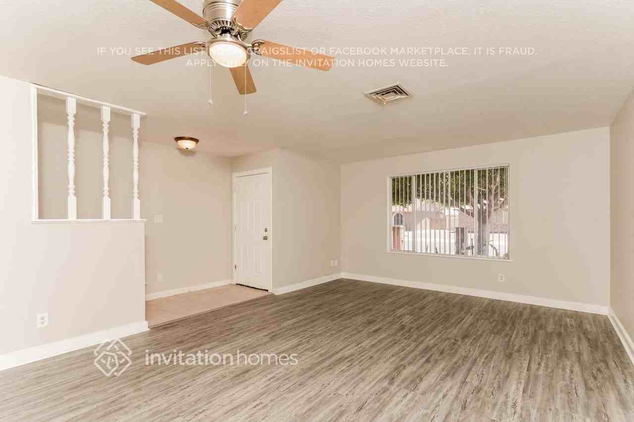 12402 N 49th Ave - Photo 3 of 16