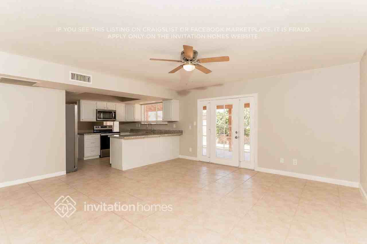 12402 N 49th Ave - Photo 4 of 16