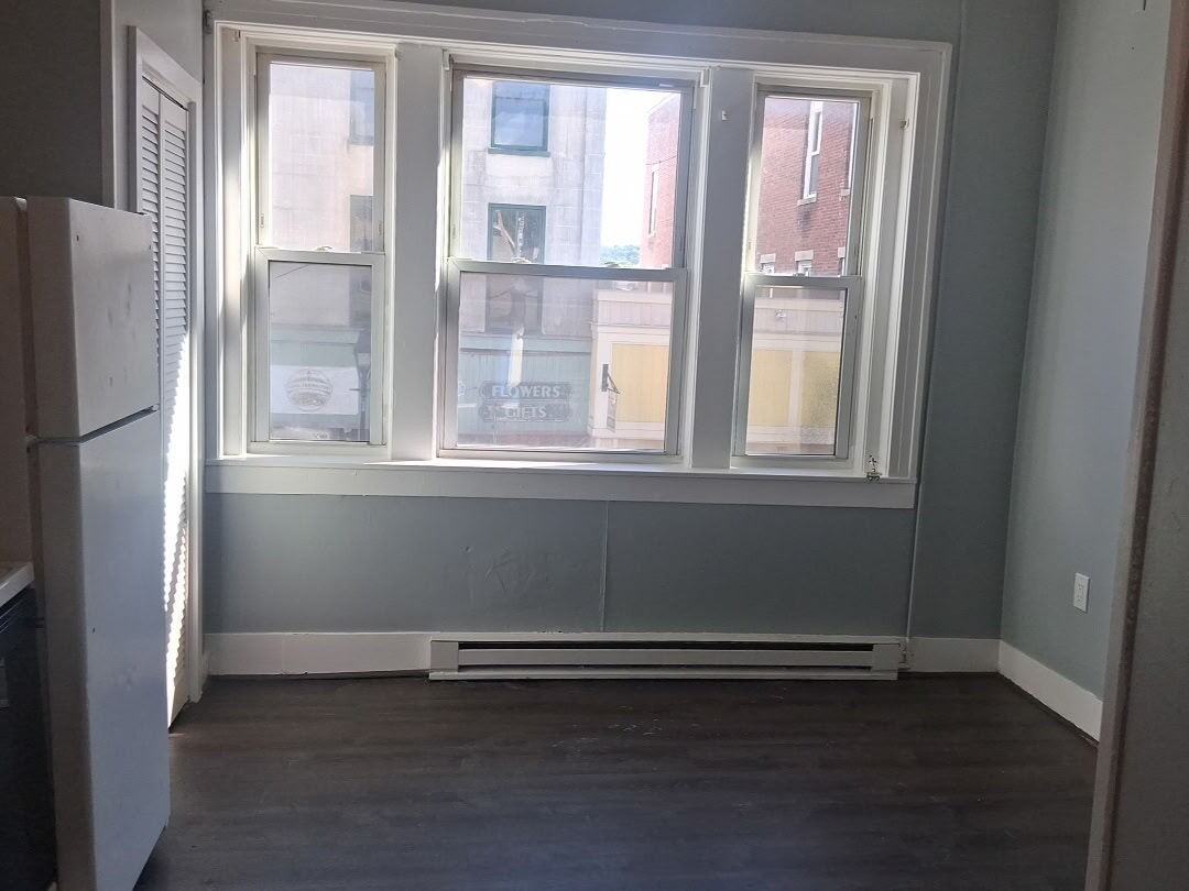 498-500 Main St - Photo 2 of 8