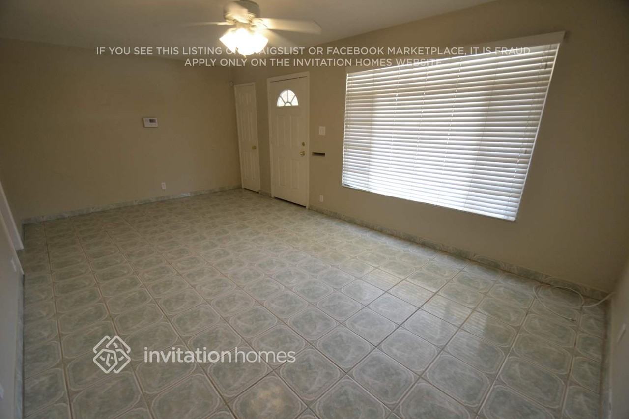 3630 E Oak St - Photo 2 of 11