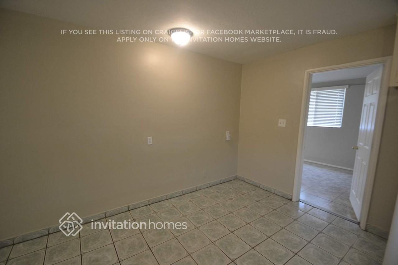 3630 E Oak St - Photo 3 of 11