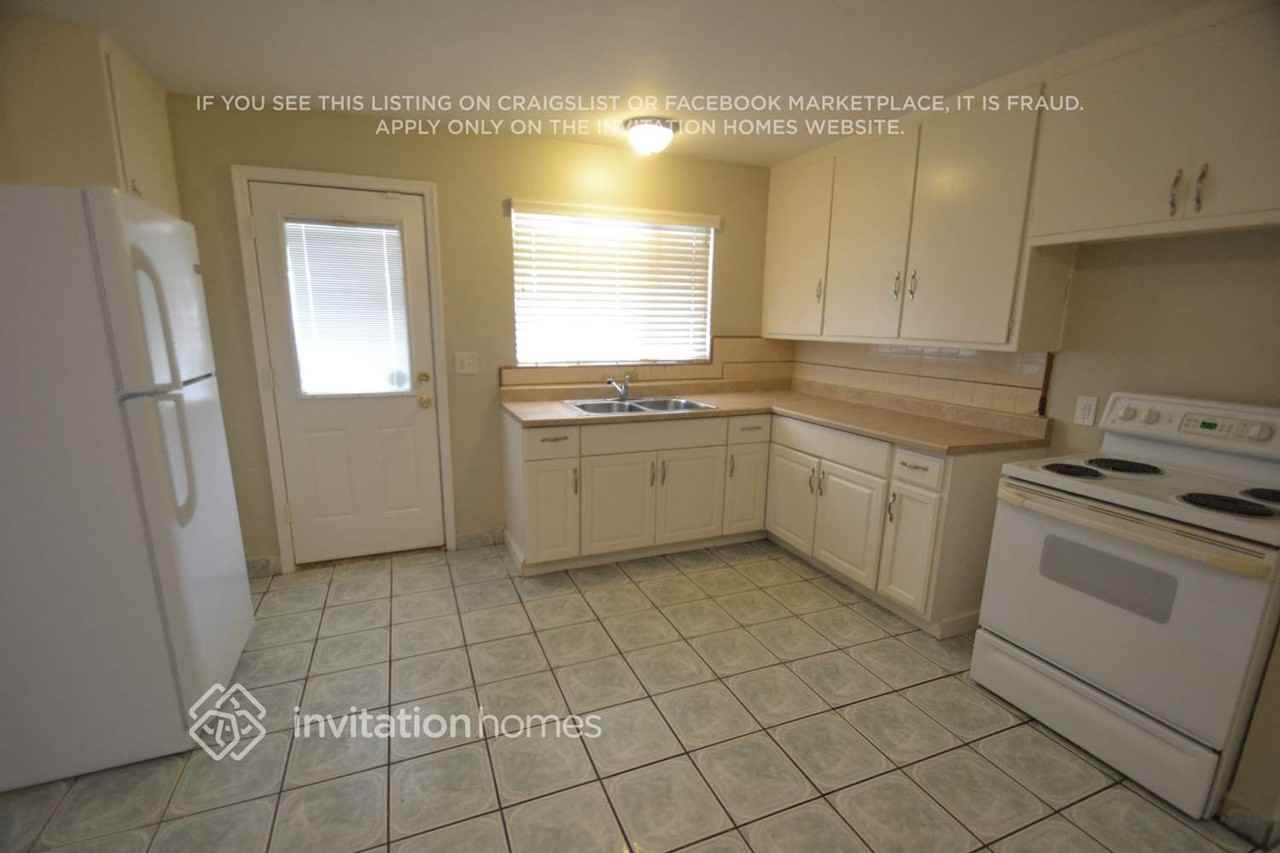 3630 E Oak St - Photo 4 of 11