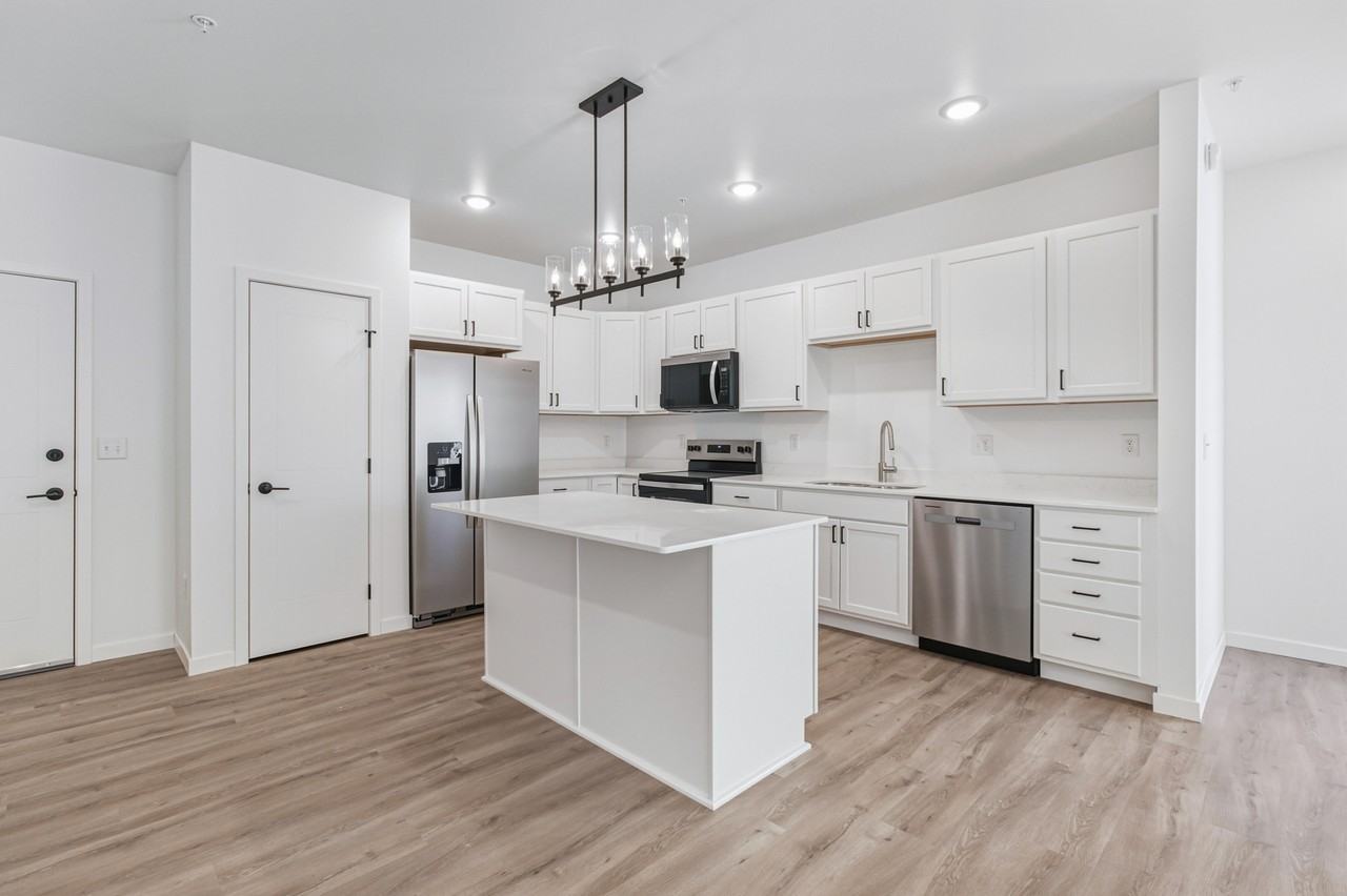2465 62nd Avenue South - Photo 2 of 30
