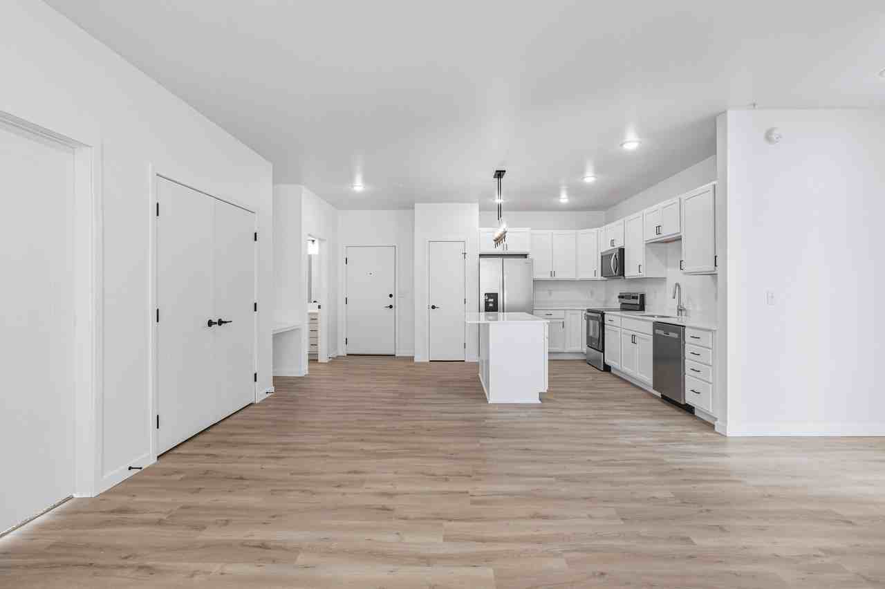 2465 62nd Avenue South - Photo 5 of 30