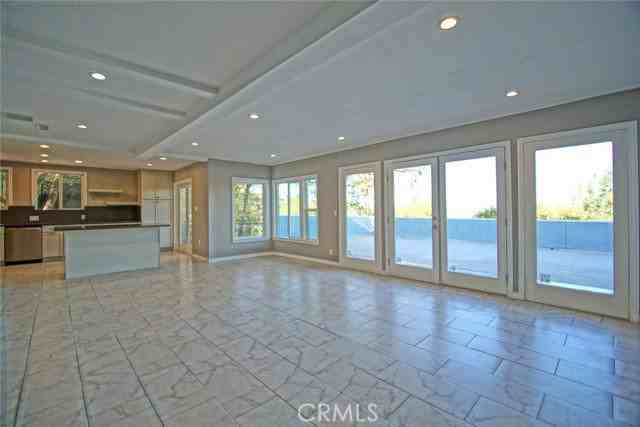 3915 Fredonia Dr - Photo 3 of 8