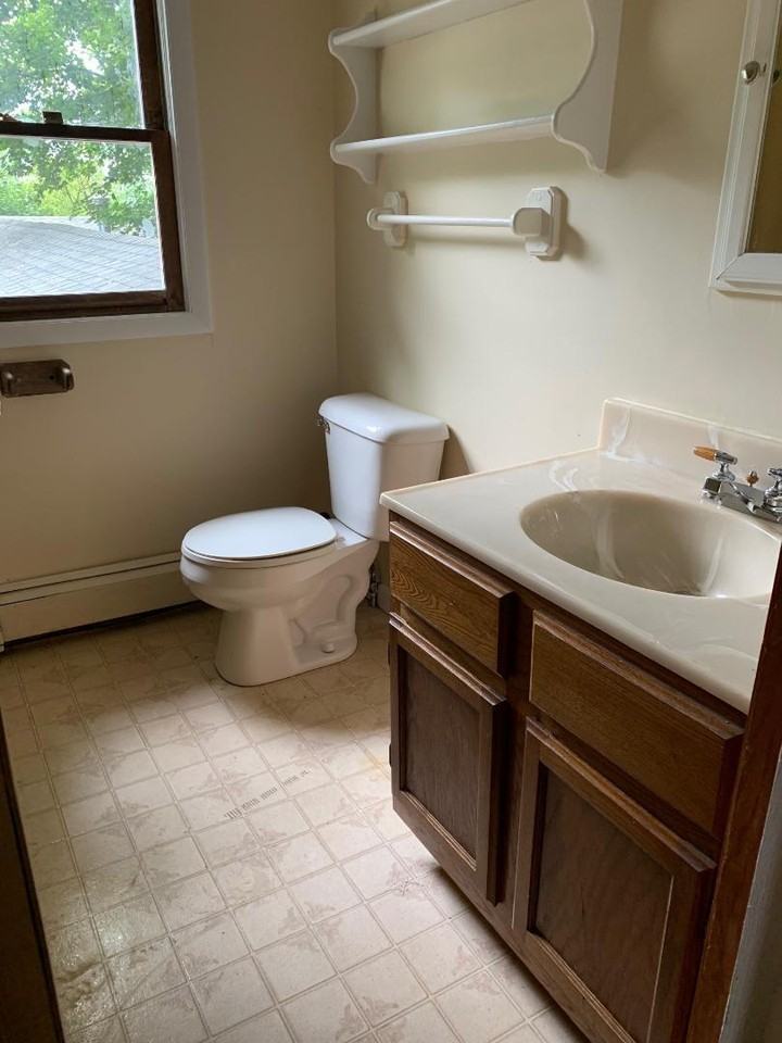 426 Colchester Avenue - Photo 4 of 9