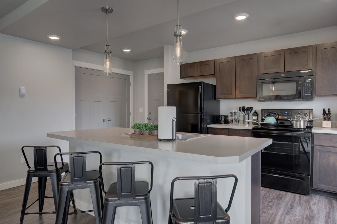 360 Enterprise Blvd - Photo 3 of 13