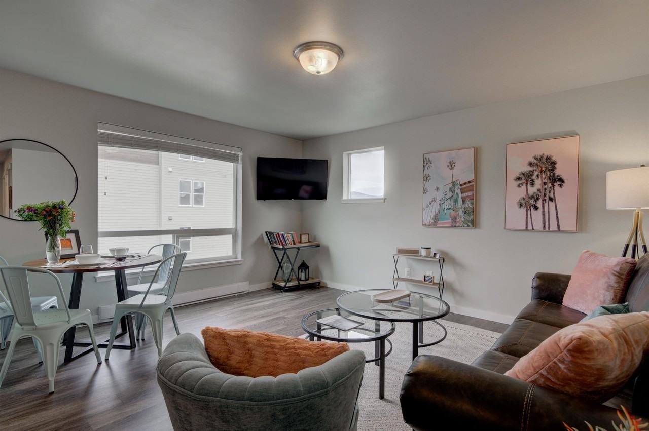 360 Enterprise Blvd - Photo 4 of 13