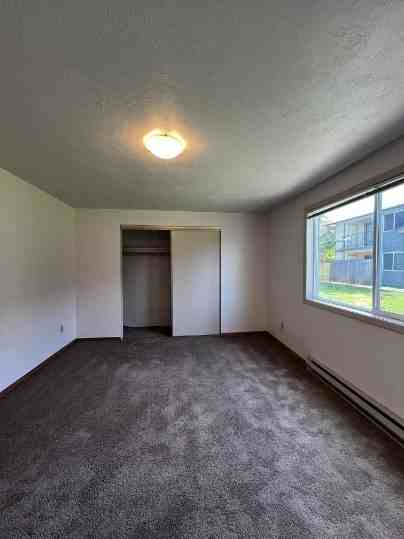 Keizer Square - Photo 3 of 6
