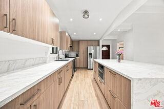 6848 Sylvia Ave - Photo 4 of 8