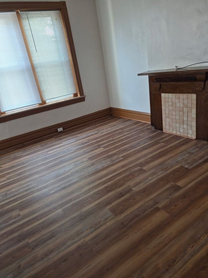 1945 Withnell Avenue - Photo 4 of 7