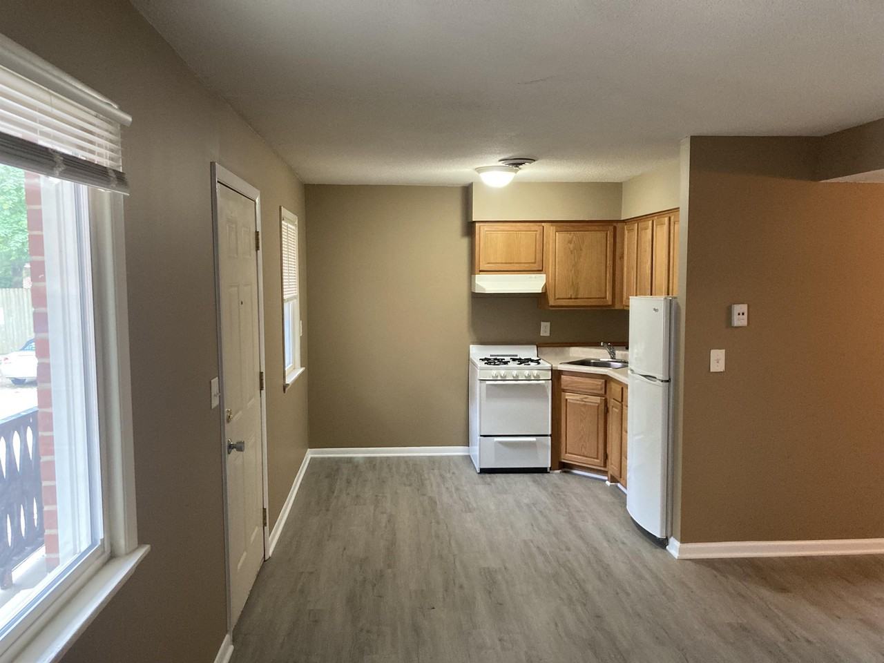 711 W CHURCH St. - Photo 2 of 28