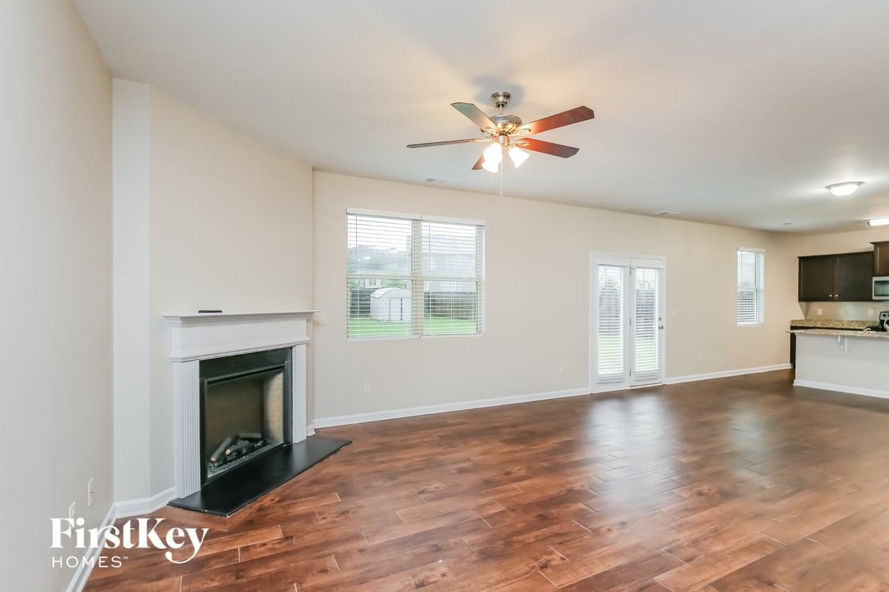 3106 Silver Dale Ln - Photo 3 of 15