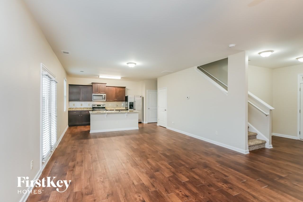 3106 Silver Dale Ln - Photo 4 of 15