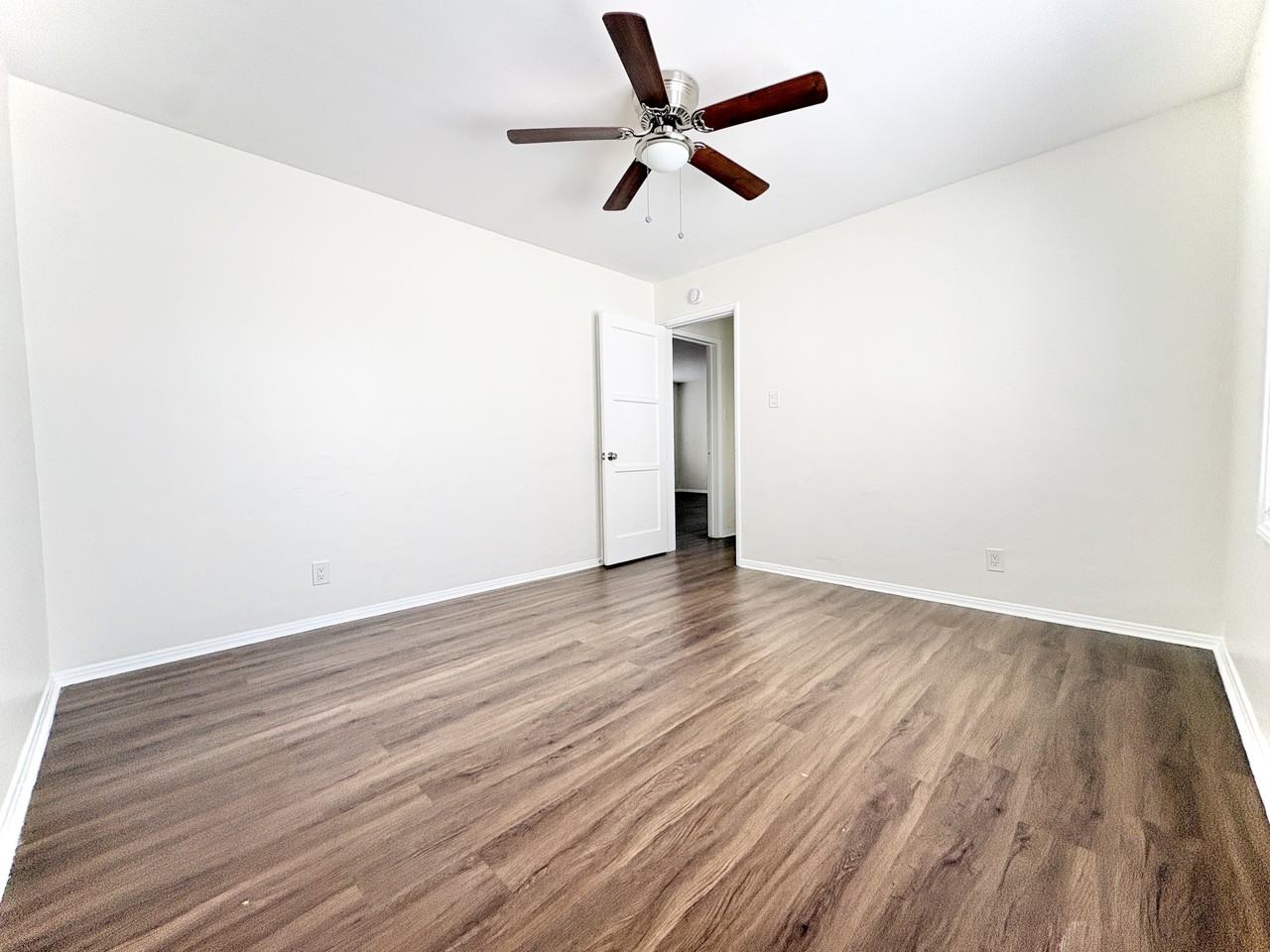 1061 E. Broadway - Photo 4 of 18