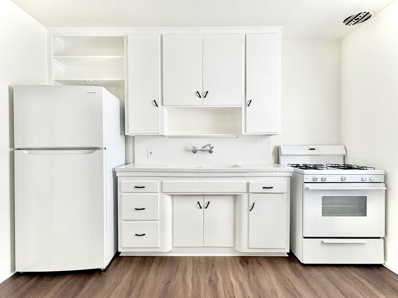 1061 E. Broadway - Photo 5 of 18