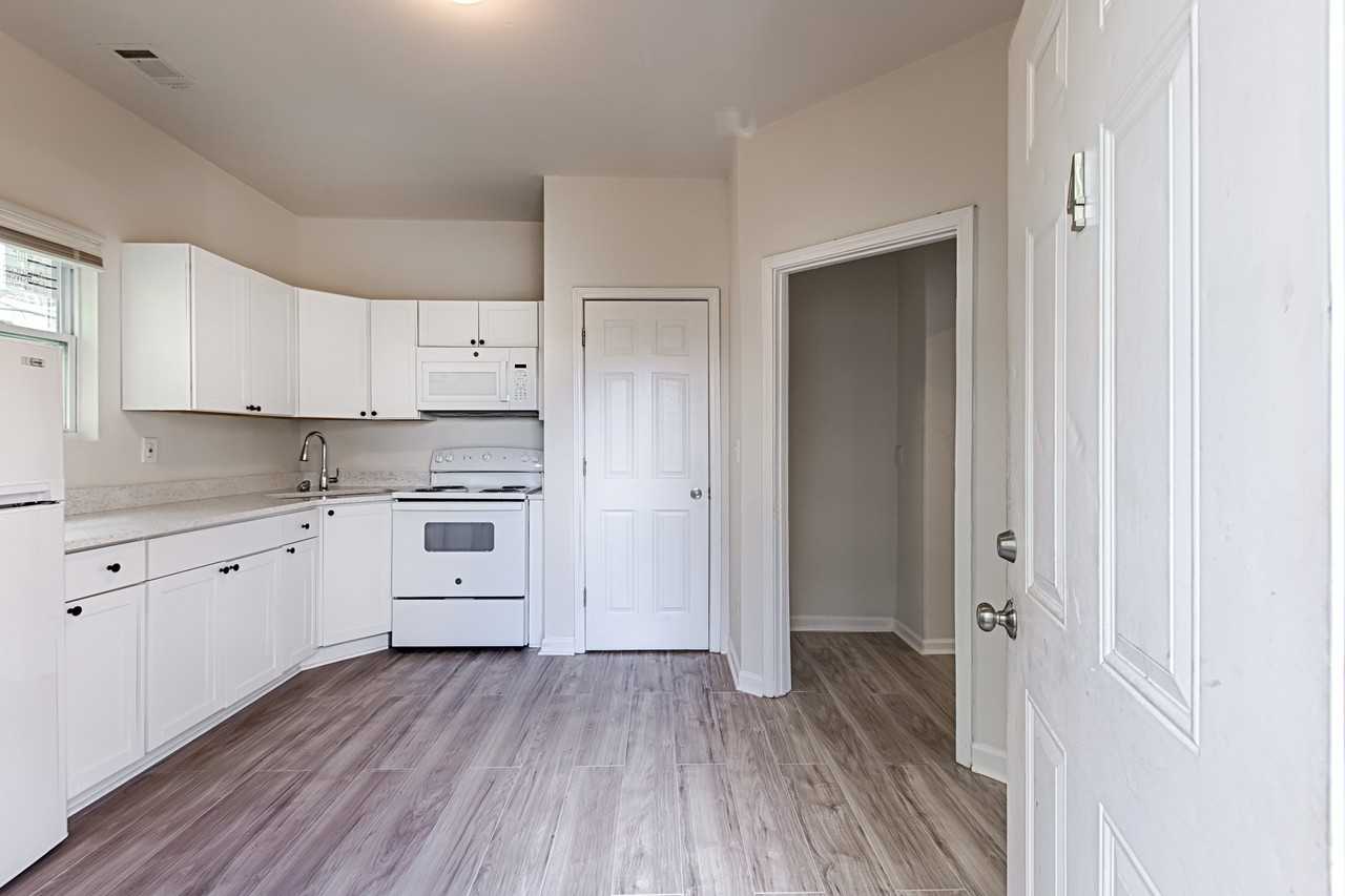 987 Dimmock Street Southwest - Photo 2 of 28