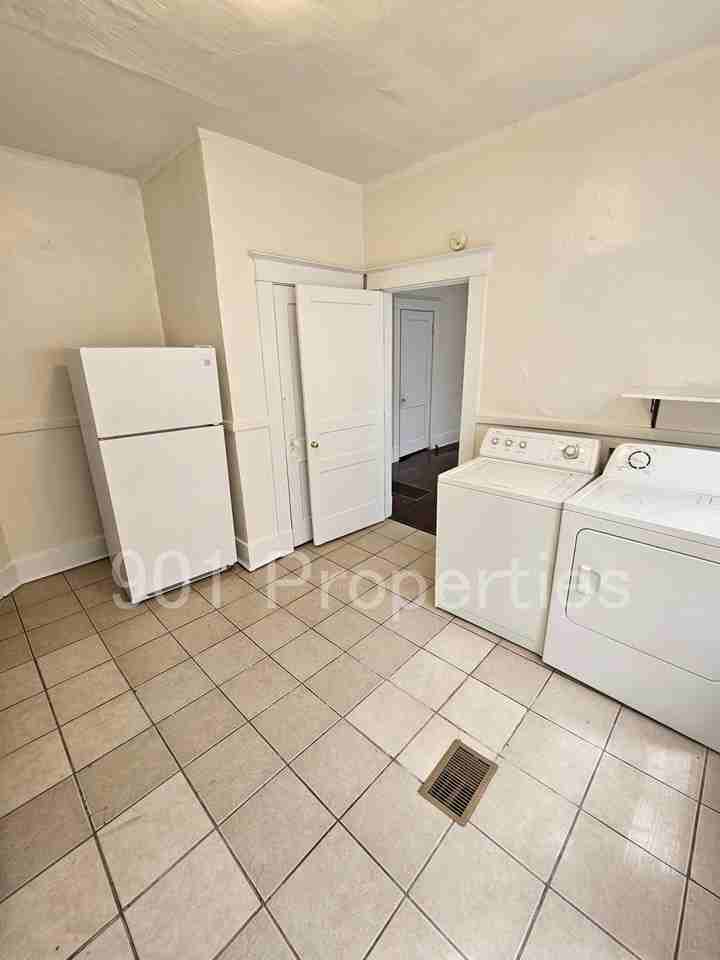 212 North Willett Street #1 - Photo 5 of 13