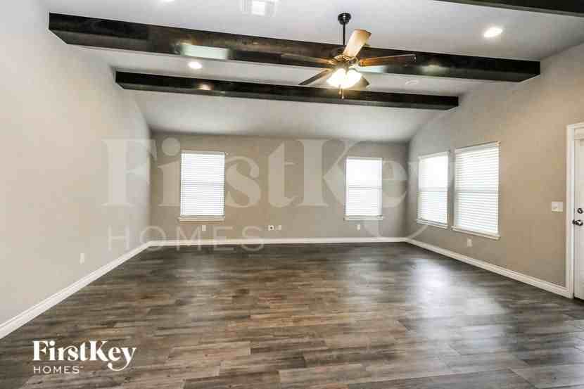 19208 Blanco Dr - Photo 4 of 15