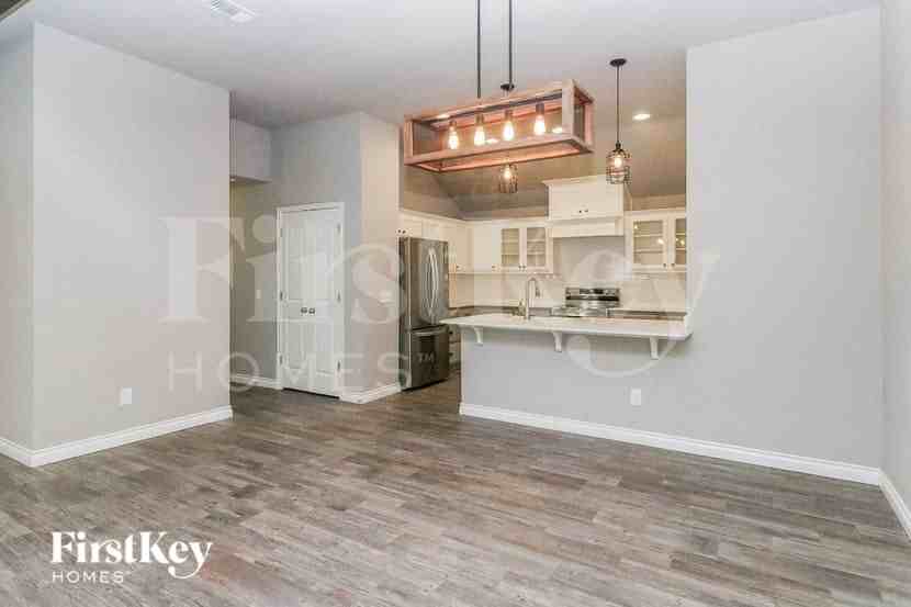 19208 Blanco Dr - Photo 5 of 15