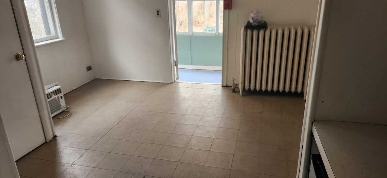 469 Ontario St - Photo 3 of 8
