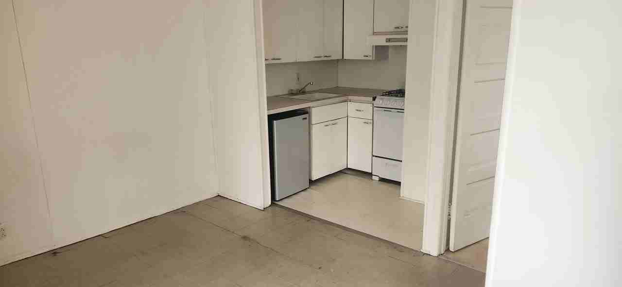 469 Ontario St - Photo 4 of 8
