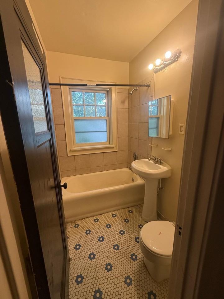 915 North 24th Street - Photo 3 of 5