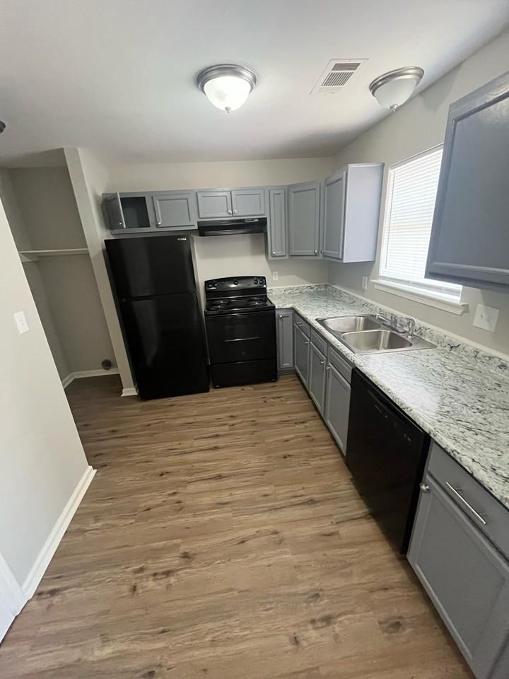 909 West 22nd St - A - Photo 2 of 7