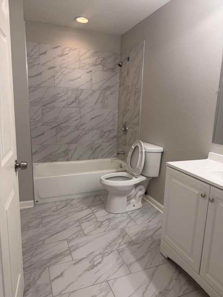 909 West 22nd St - A - Photo 4 of 7