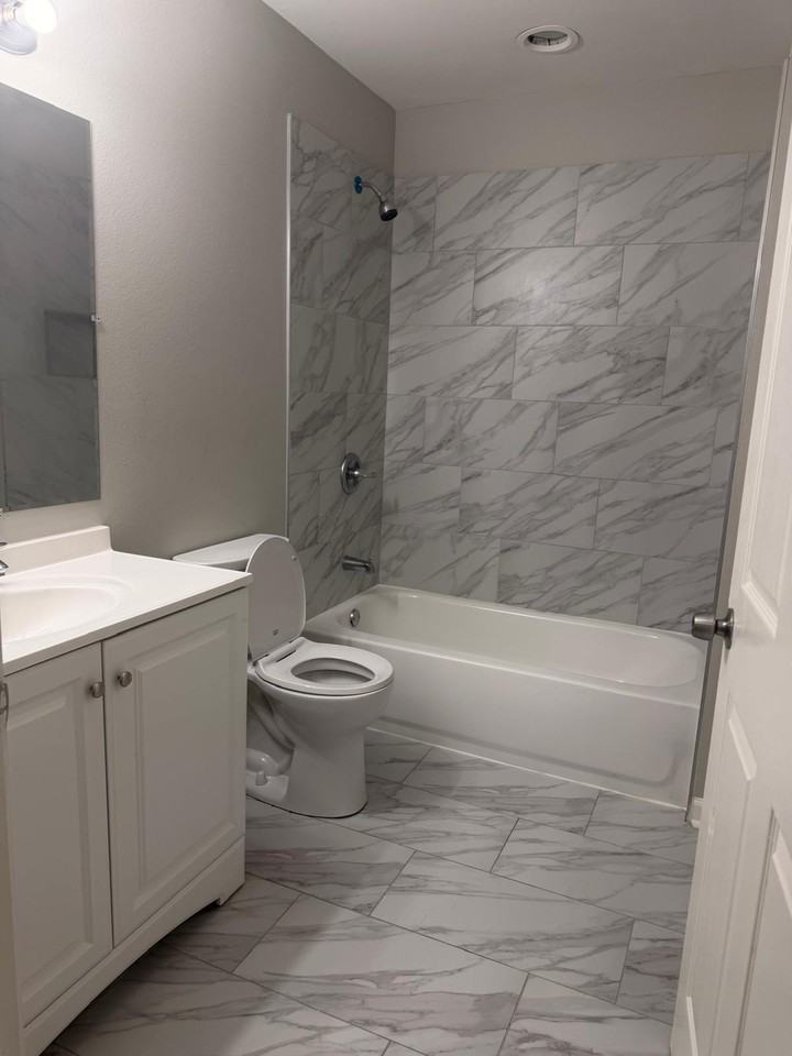 909 West 22nd St - A - Photo 6 of 7