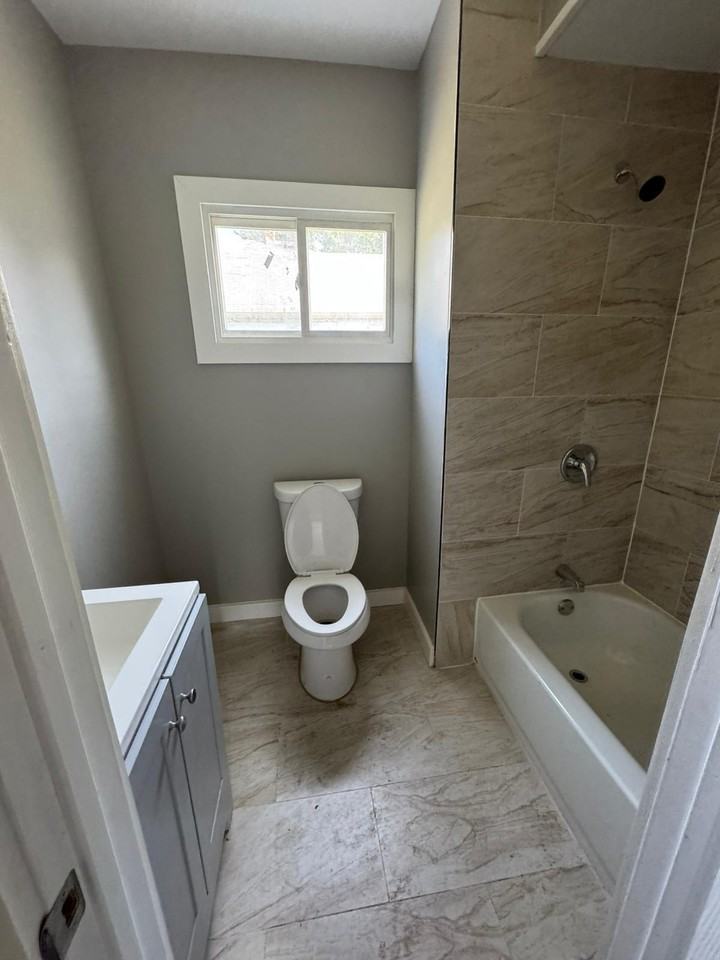 1228 North State Street - Photo 2 of 4