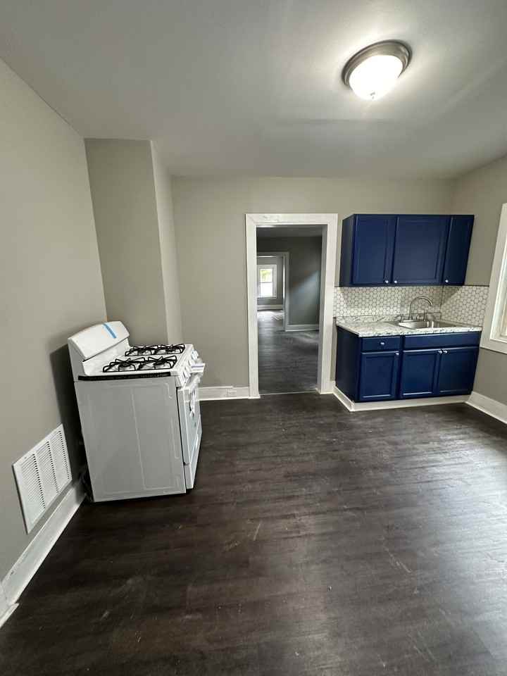 1228 North State Street - Photo 3 of 4