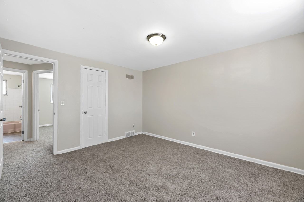 Evergreen Townhomes & Apts - Photo 4 of 15